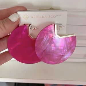 Pink and gold Kendra Scott earrings!!
